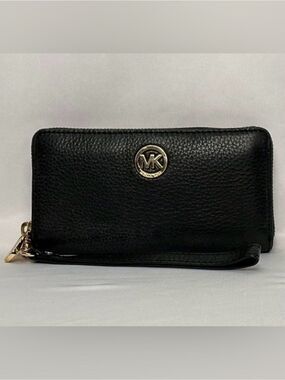 Michael Kors Black Pebbled Leather full zip Wallet